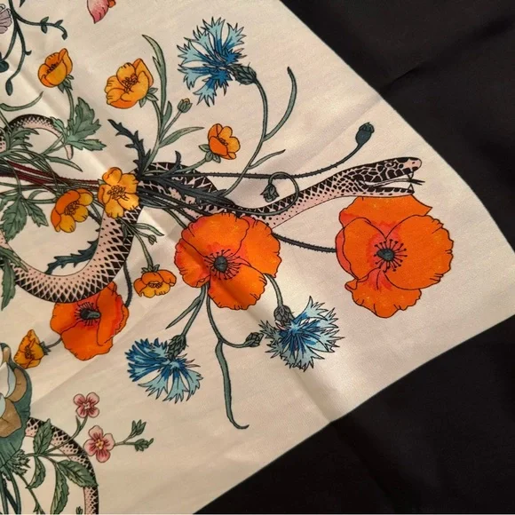 Vintage Gucci Flora and Snake Silk Scarf with Black Border - Picture 5 of 11